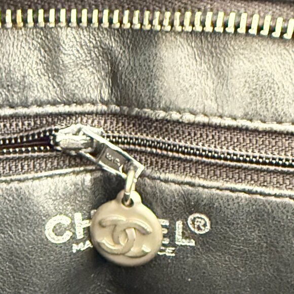 Authentic CHANEL Made in FRANCE Medaillon Reprint Matrasse Black Caviar Tote Bag - Picture 10 of 12